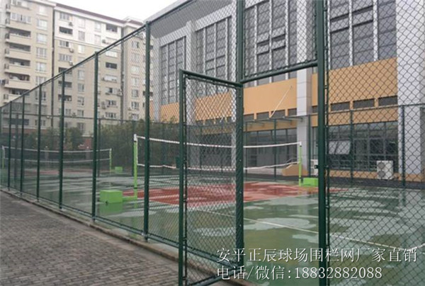 球場圍網(wǎng)門圖片